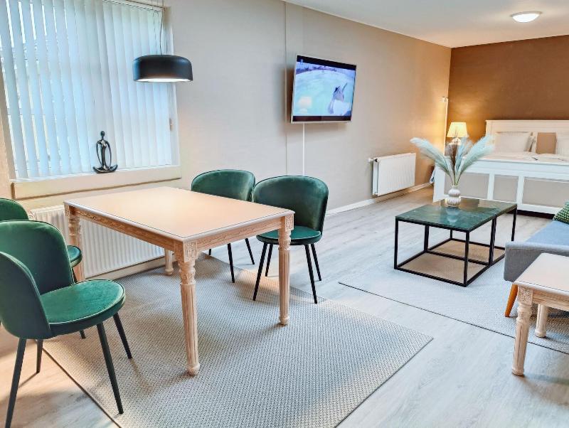 Ra Nnes Hotel image