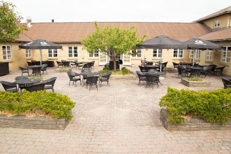 Ra Nnes Hotel image