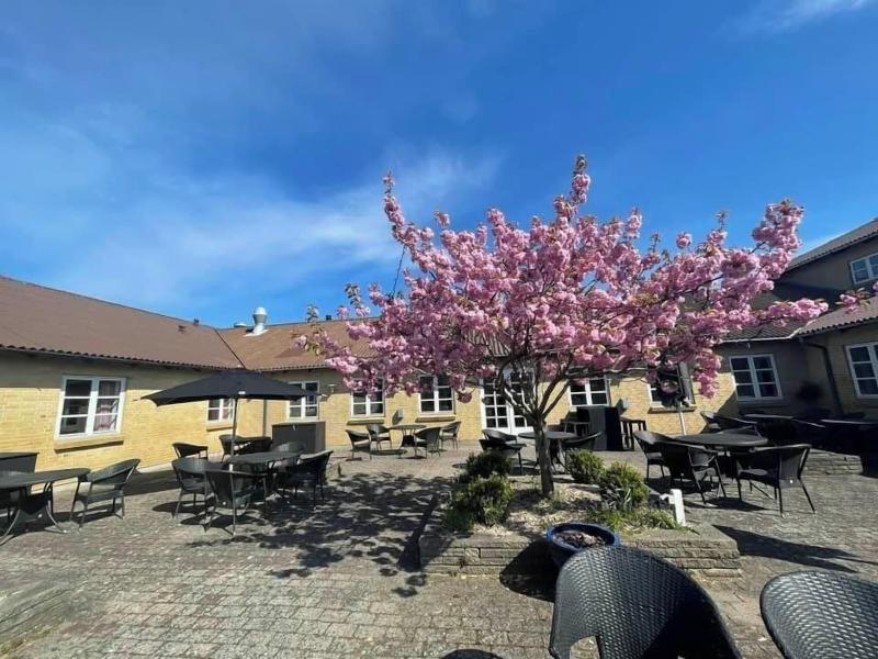 Ra Nnes Hotel image