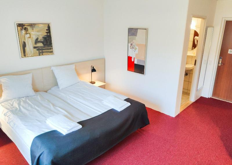 Ra Nnes Hotel image