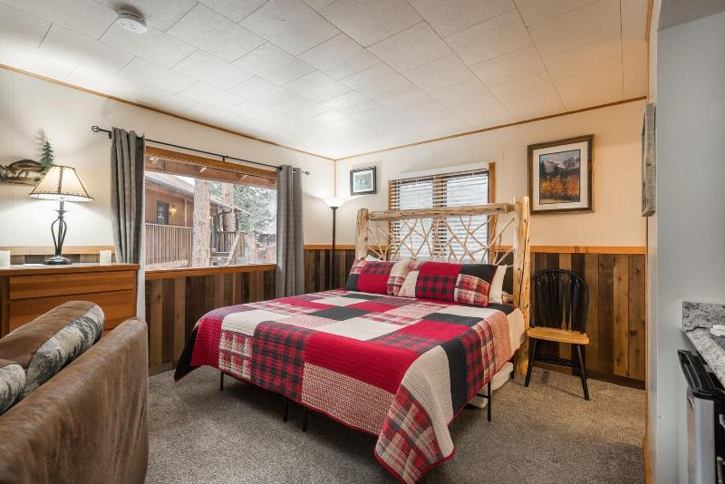 Ponderosa Lodge image