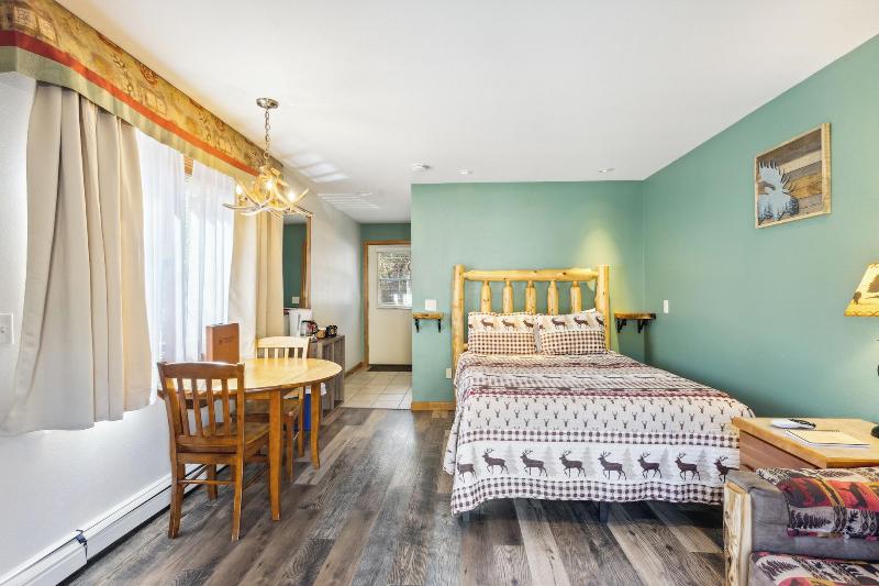 Ponderosa Lodge image