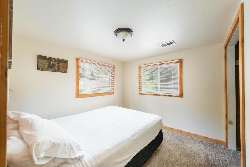 Ponderosa Lodge image