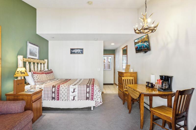 Ponderosa Lodge image