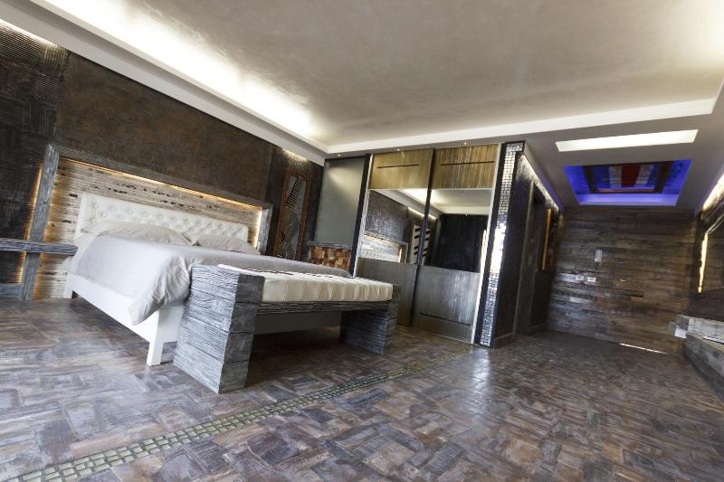Ocean Suites image