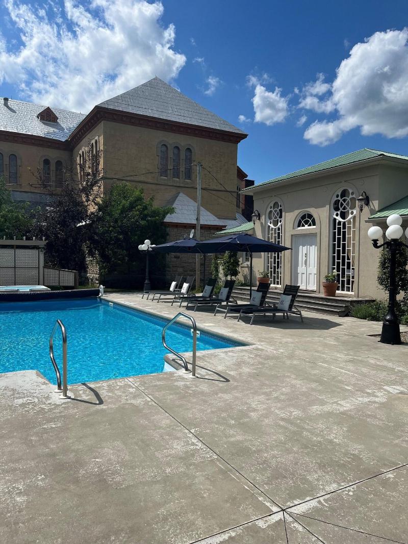 Manoir Chamberland Adults Only No Pets image