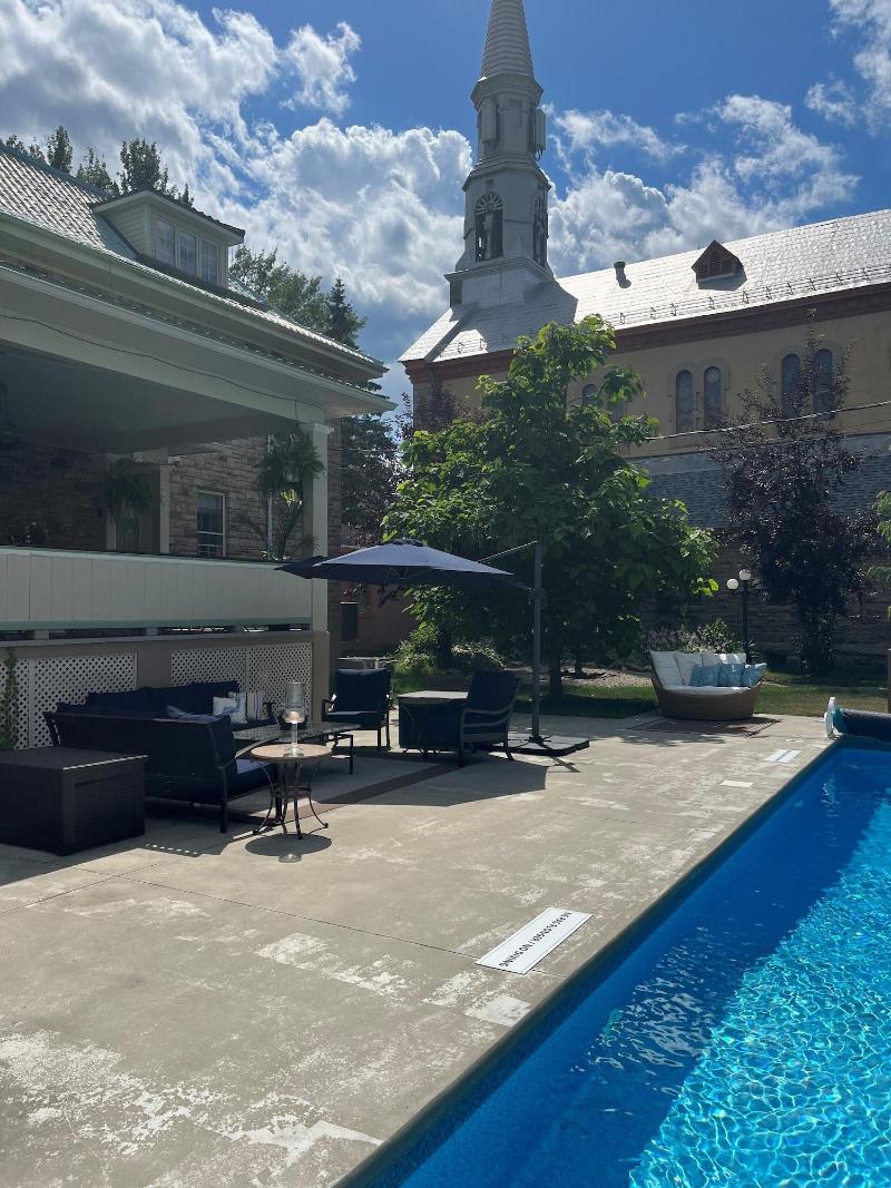 Manoir Chamberland Adults Only No Pets image
