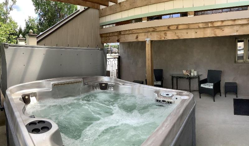 Manoir Chamberland Adults Only No Pets image