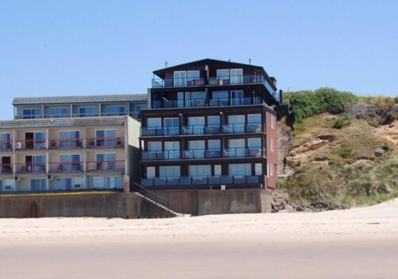 Beachfront Manor Hotel image