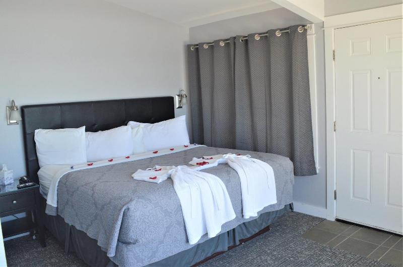 Beachfront Manor Hotel image