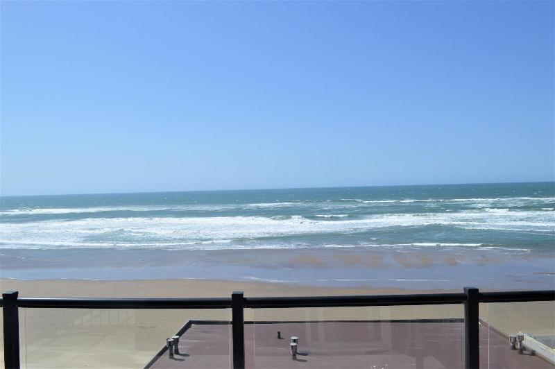 Beachfront Manor Hotel image