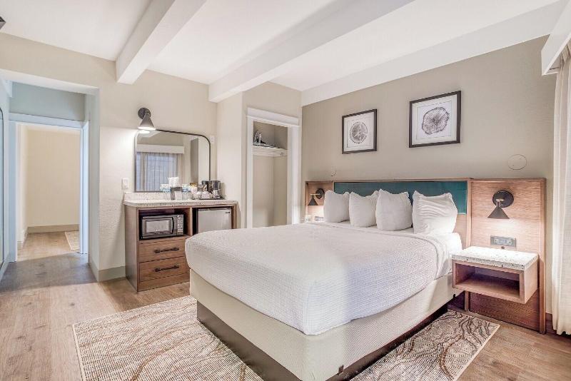 Beachfront Manor Hotel image