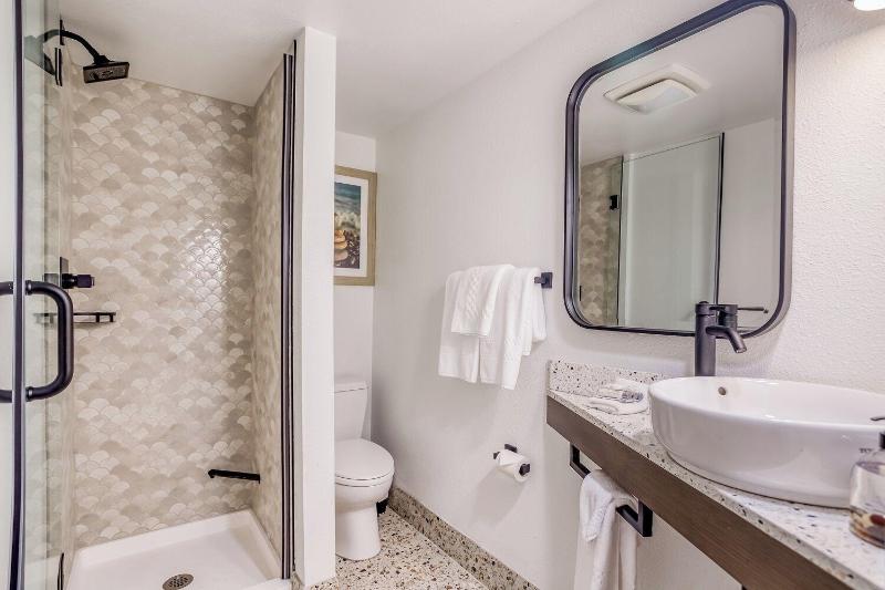 Beachfront Manor Hotel image