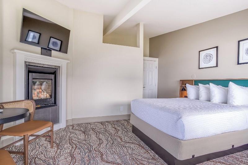 Beachfront Manor Hotel image