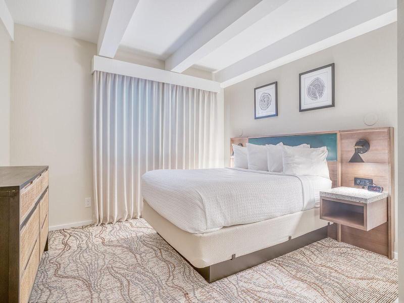 Beachfront Manor Hotel image