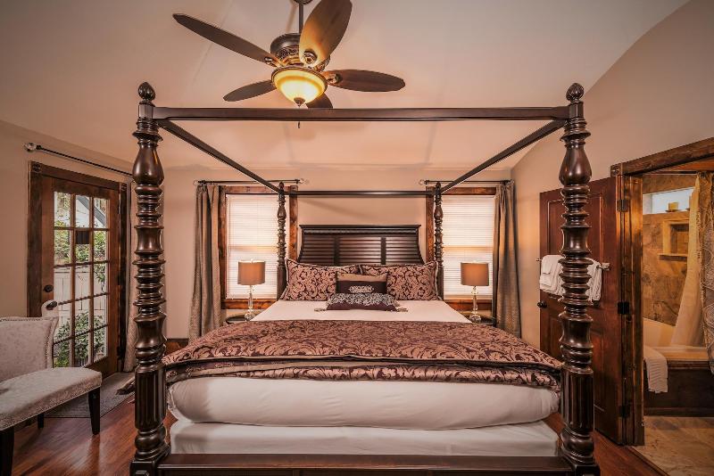 Carriage Way Inn — photo 42