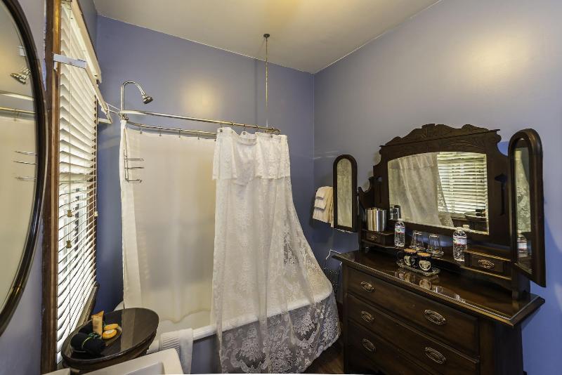 Carriage Way Inn — photo 36