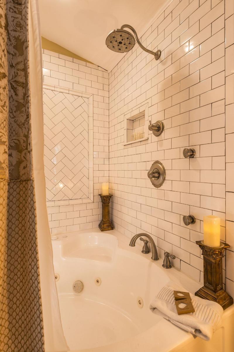 Carriage Way Inn — photo 17