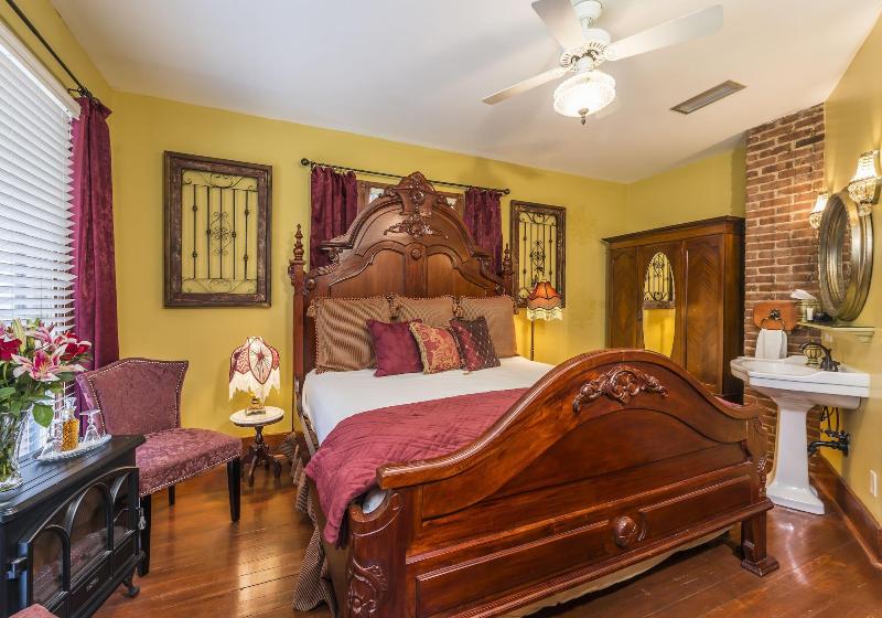 Carriage Way Inn — photo 8