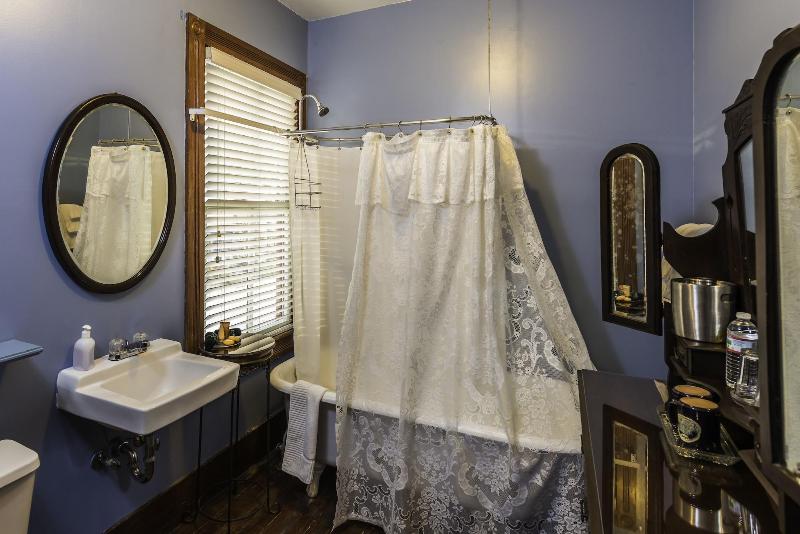 Carriage Way Inn — photo 39