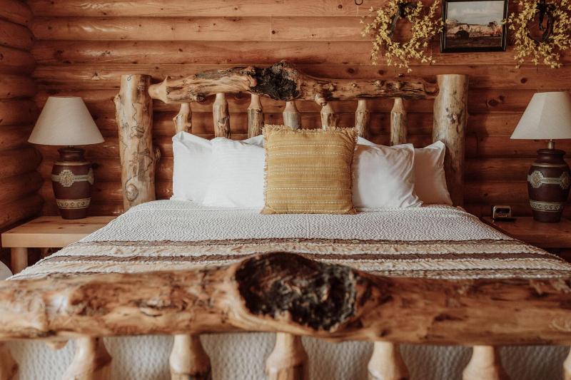 Bryce Canyon Log Cabins image