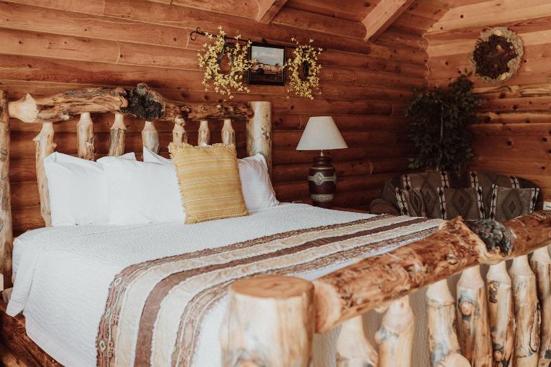 Bryce Canyon Log Cabins image