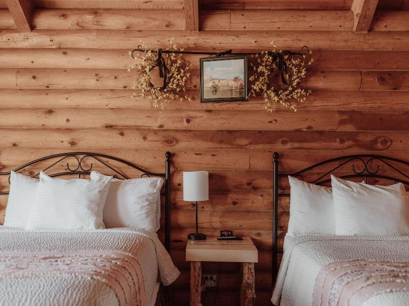 Bryce Canyon Log Cabins image