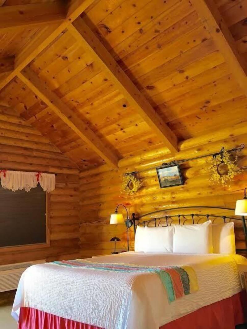 Bryce Canyon Log Cabins image