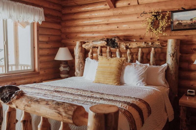 Bryce Canyon Log Cabins image