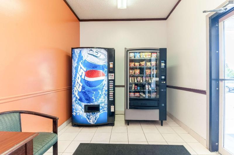 Motel 6 Southgate Mi Detroit image