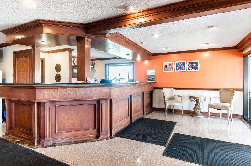 Motel 6 Southgate Mi Detroit image