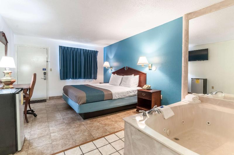 Motel 6 Southgate Mi Detroit image