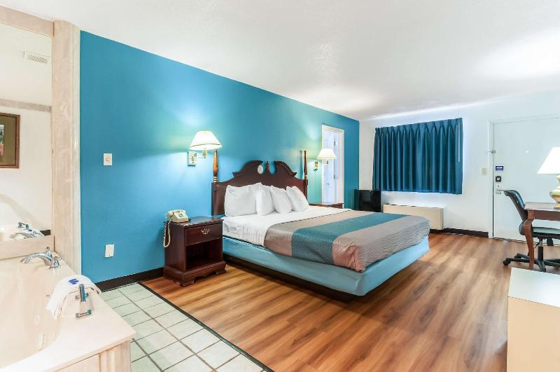 Motel 6 Southgate Mi Detroit image