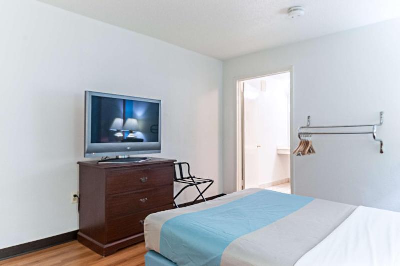 Motel 6 Southgate Mi Detroit image