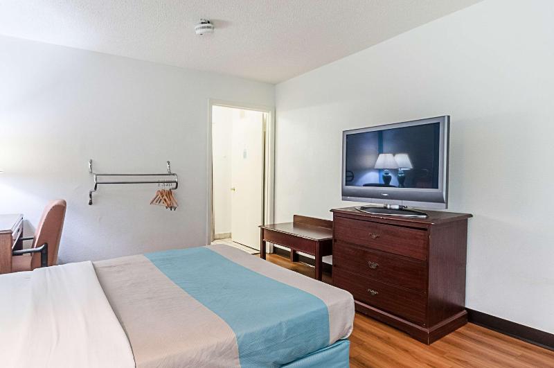Motel 6 Southgate Mi Detroit image