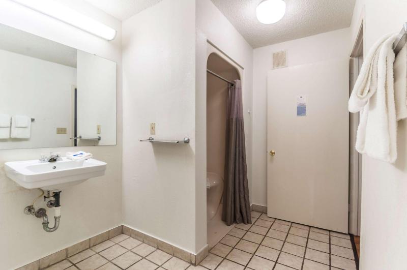Motel 6 Southgate Mi Detroit image