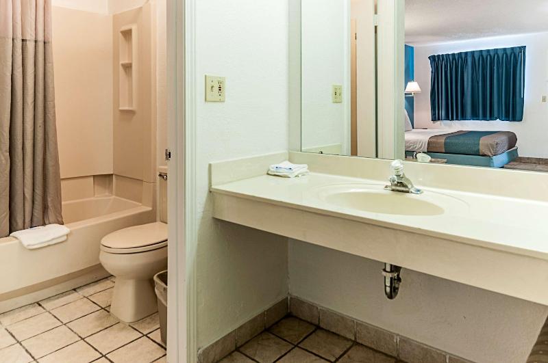 Motel 6 Southgate Mi Detroit image