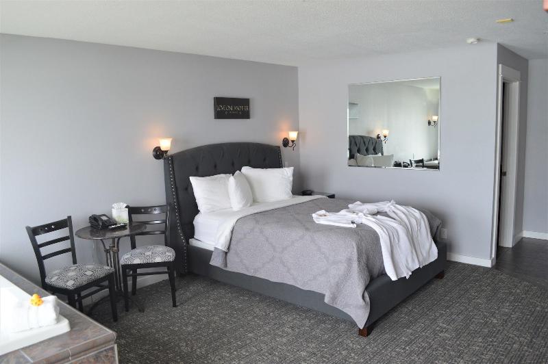 Starfish Manor Oceanfront Hotel image