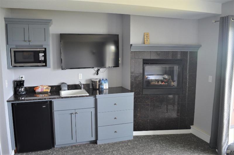 Starfish Manor Oceanfront Hotel image