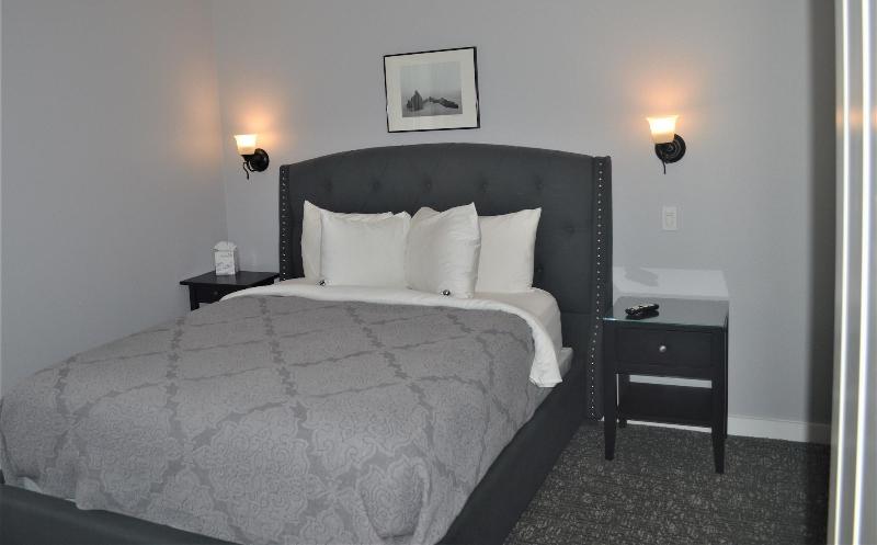 Starfish Manor Oceanfront Hotel image