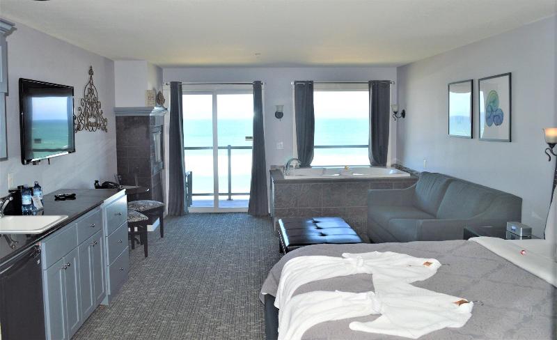 Starfish Manor Oceanfront Hotel image