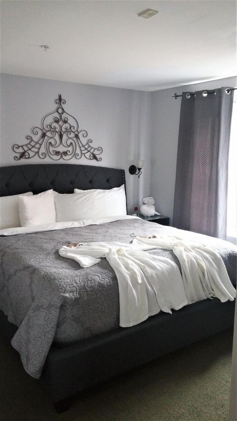 Starfish Manor Oceanfront Hotel image