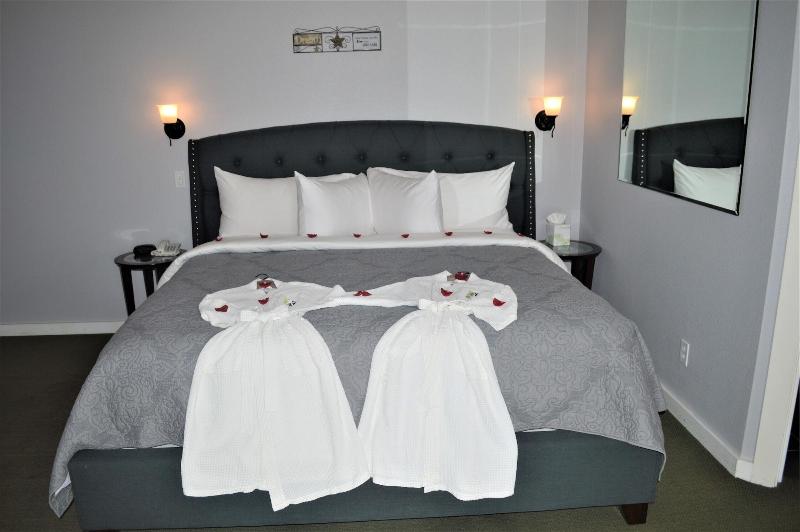Starfish Manor Oceanfront Hotel image