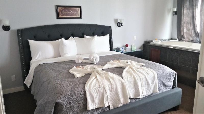 Starfish Manor Oceanfront Hotel image