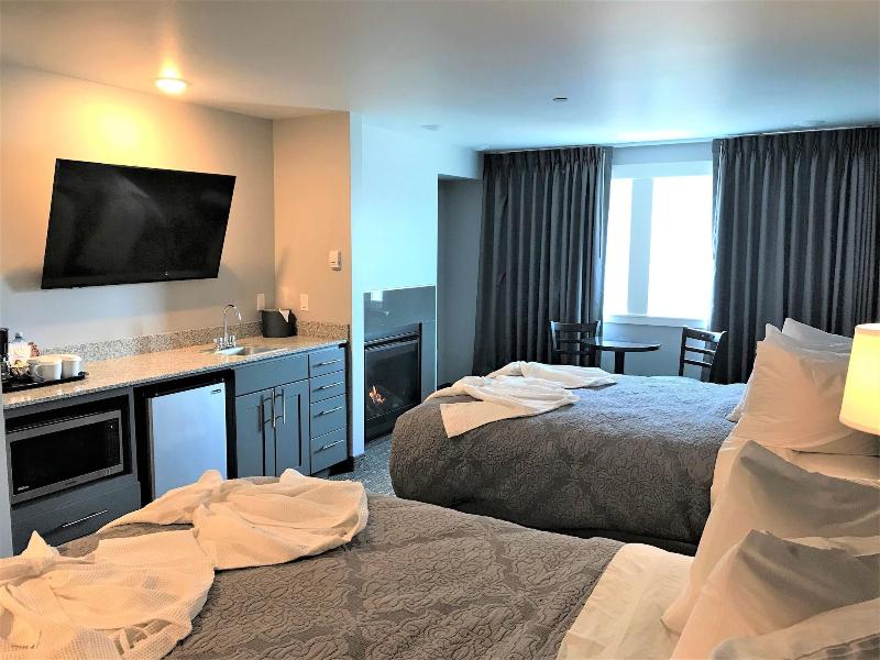Starfish Manor Oceanfront Hotel image