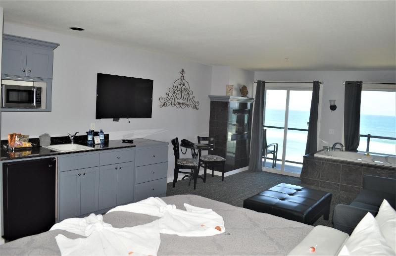 Starfish Manor Oceanfront Hotel image