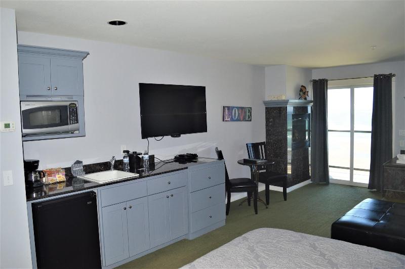 Starfish Manor Oceanfront Hotel image