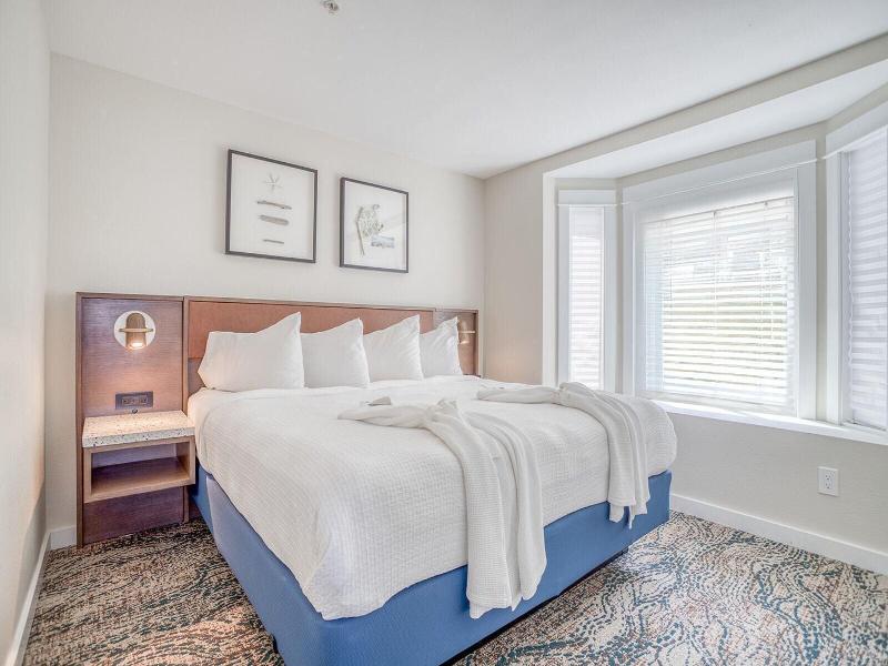 Starfish Manor Oceanfront Hotel image