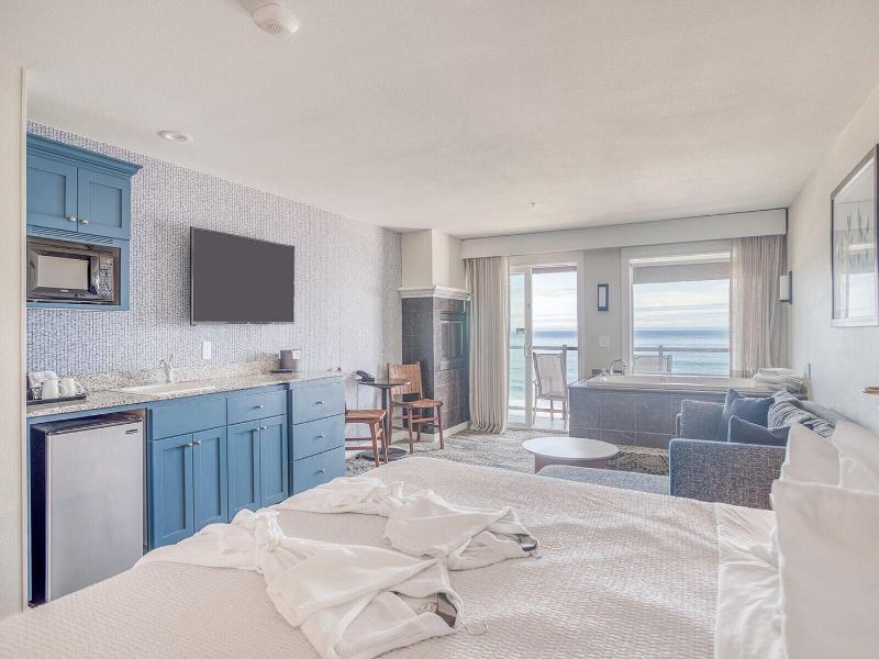 Starfish Manor Oceanfront Hotel image