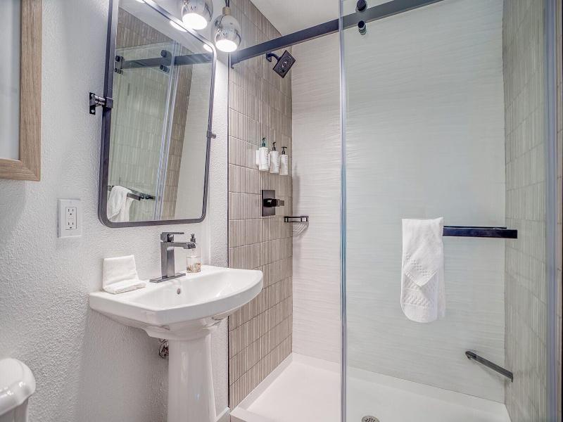 Starfish Manor Oceanfront Hotel image